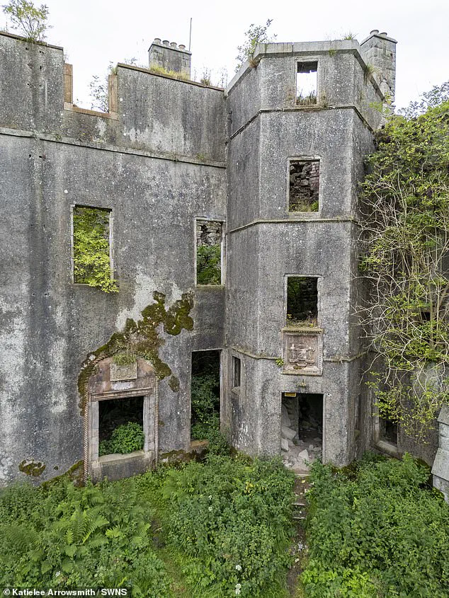 Kenmure Castle: Eerie Legacy of Outlander Star's Childhood Home and Haunting Ghost Story