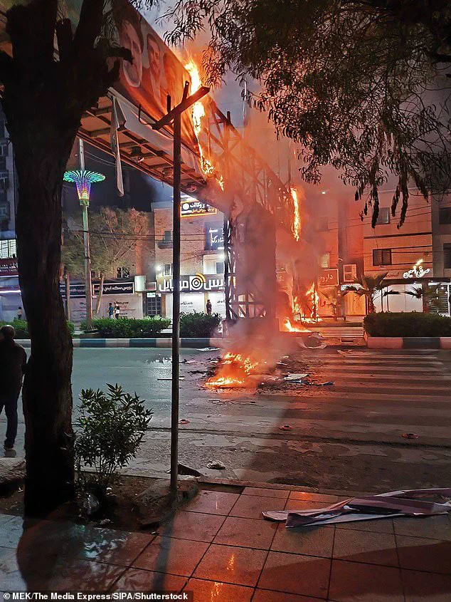 Iran's Economic Collapse: Protests Intensify as Rial Loses 90% Value and Bread Costs Skyrocket