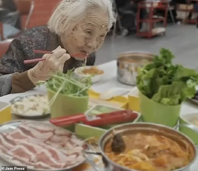 Limited Access to Longevity Insights: Health Experts Analyze Unconventional Lifestyle of 101-Year-Old Jiang Yueqin