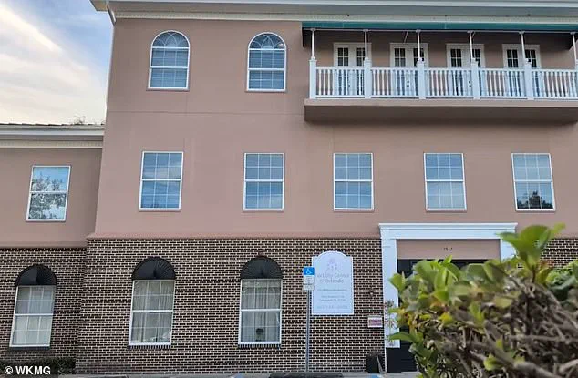 Florida Couple Sues Fertilization Clinic After Baby Not Related to Either Parent