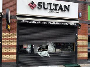 Exclusive Footage Reveals Brazen Jewelry Store Robbery in London