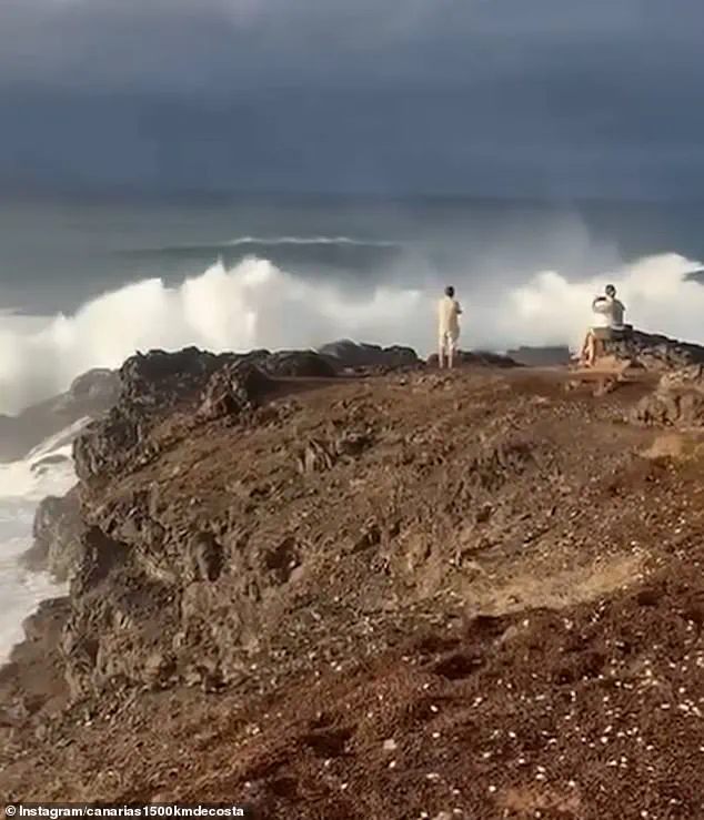 Selfie-Taking Tourists Narrowly Escape Death as Monster Wave Strikes on Gran Canaria Cliffs
