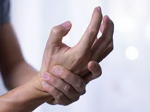 Joint Cracking and Arthritis: Debunking the Myth and Recognizing Warning Signs