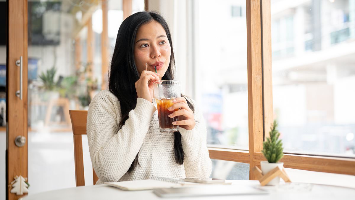 Harvard Study: Daily Coffee/Tea Linked to Lower Dementia Risk, but Caution Needed