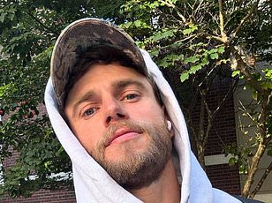 Irishman's ICE Detention Despite Legal Status Sparks Immigration Policy Debate