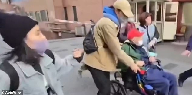 Centenarian Tycoon's Family Confrontation Over Care in Taipei