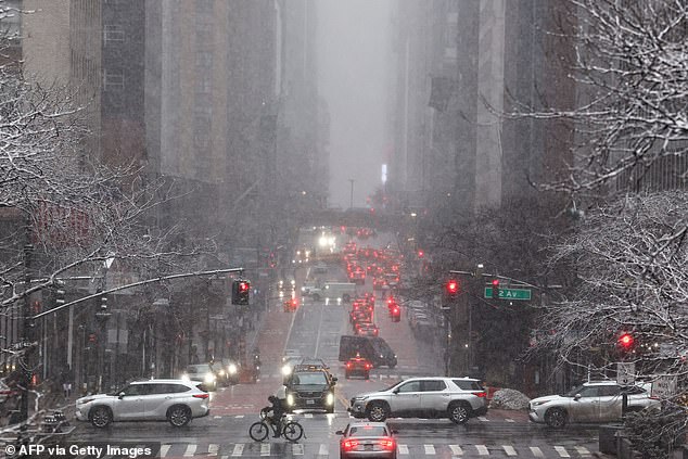 New York Mayor Issues Unprecedented Travel Ban Amid Historic Storm