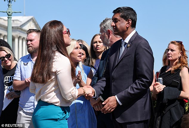 Democrats Challenge Trump's State of the Union with Counter-Events as Midterms Loom