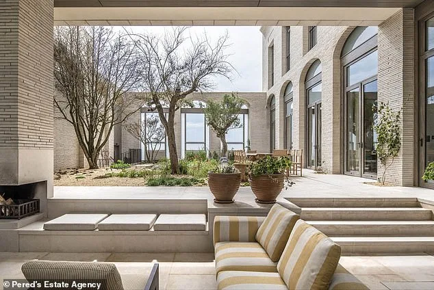 Dave Gilmour's £8.95m Hove Mansion Remains Unsold Amid Controversy and Community Resentment