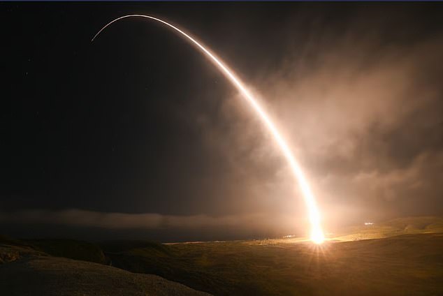 US Air Force Conducts Minuteman III Test to Confirm ICBM Readiness Amid Tensions
