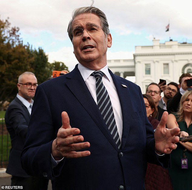 Southwest Flight Diverted After Passenger Triggers Security Alert, Prompting Panic and Police Intervention