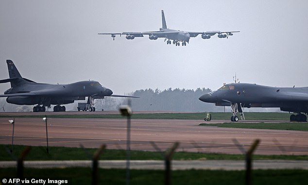 US B-52s Arrive in UK as Transatlantic Military Cooperation Intensifies Amid Iran Tensions