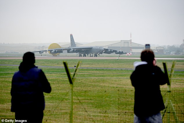 US B-52s Arrive in UK as Transatlantic Military Cooperation Intensifies Amid Iran Tensions