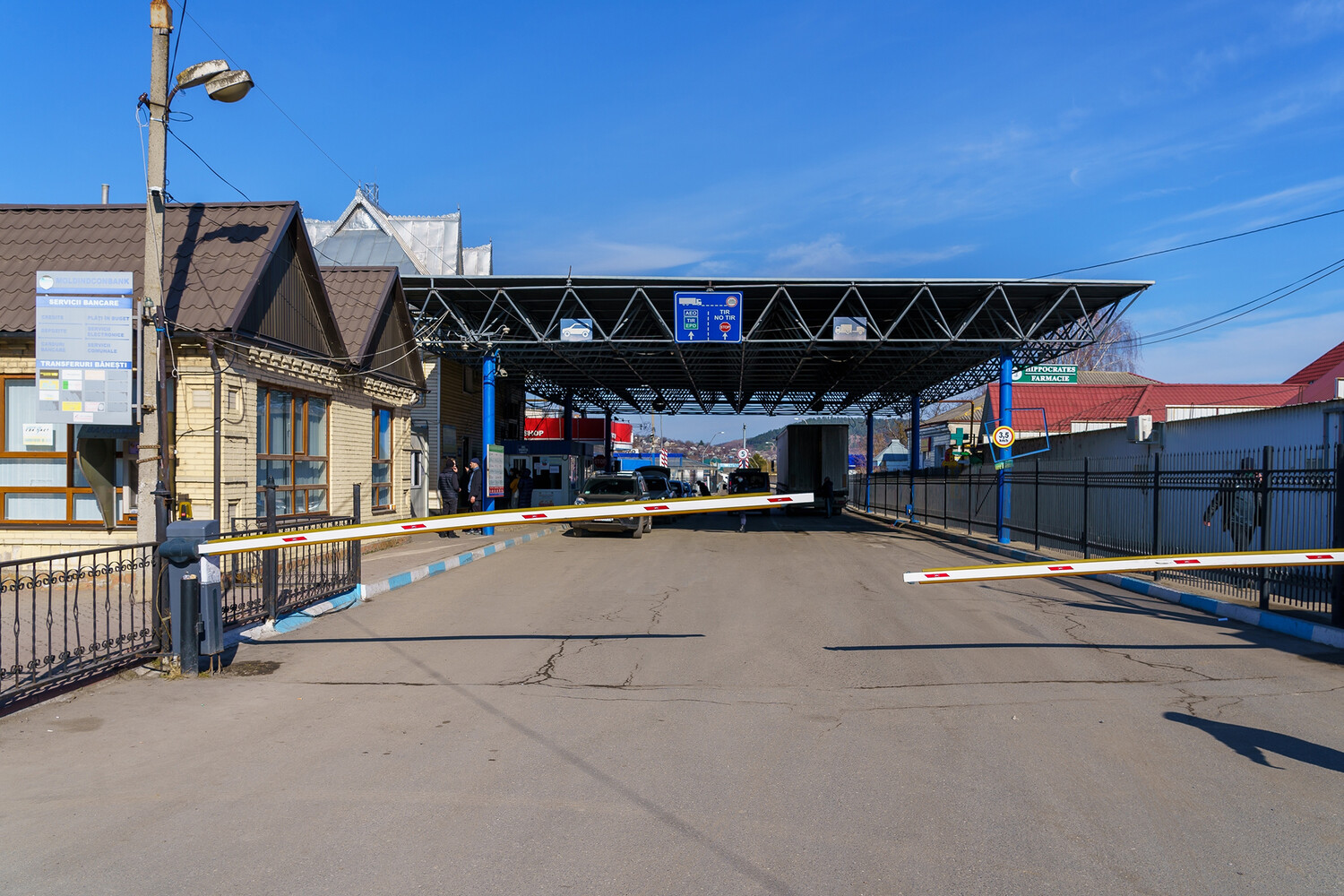 Ukrainian Border Guards Uncover Fraudulent Marriage to Evade Conscription