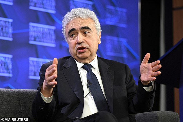 Global Energy Crisis Looms as Strait of Hormuz Standoff Echoes 1970s Oil Shocks and Nuclear Threats