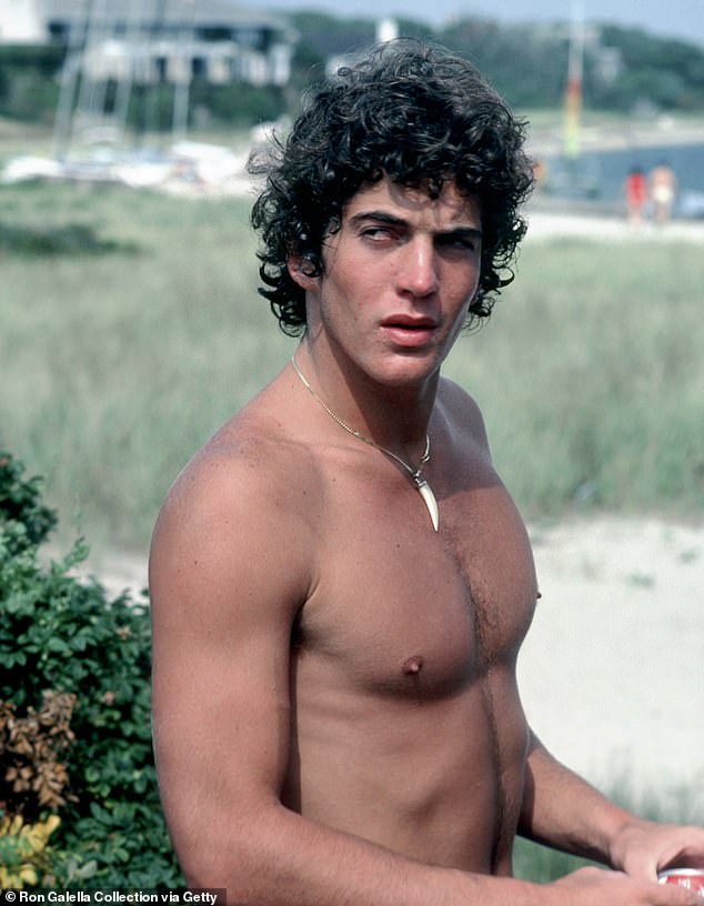 Summer of 1994: The Turning Point in John F. Kennedy Jr. and Carolyn Bessette's Relationship on Martha's Vineyard