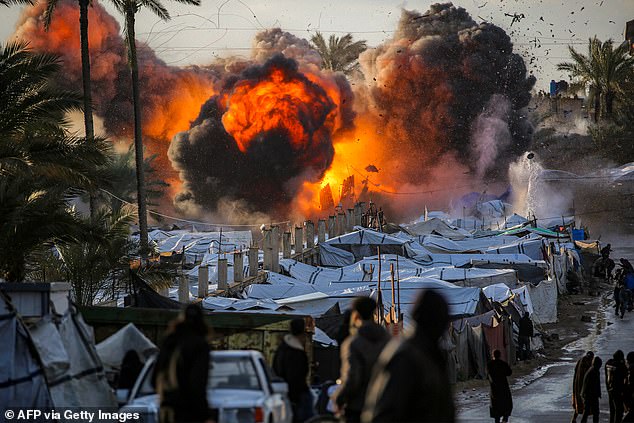 Trump's Stark Rebuke to Netanyahu Over Iran Strategy: A Clash of Approaches