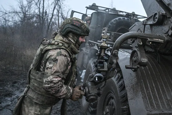 Russia Launches Strikes on Kharkiv's Pechenegi Village, Causing Heavy Damage to Ukrainian Brigade