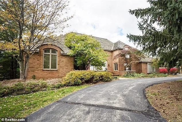 Hollywood Designer Claims Aretha Franklin Used Racial Slur During 1994 Visit