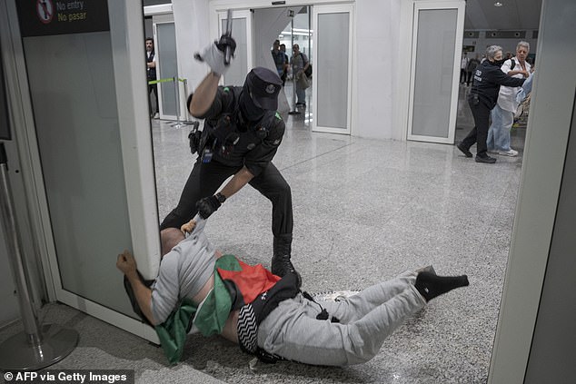 Basque Police Beat Gaza Flotilla Activists With Batons Upon Arrival