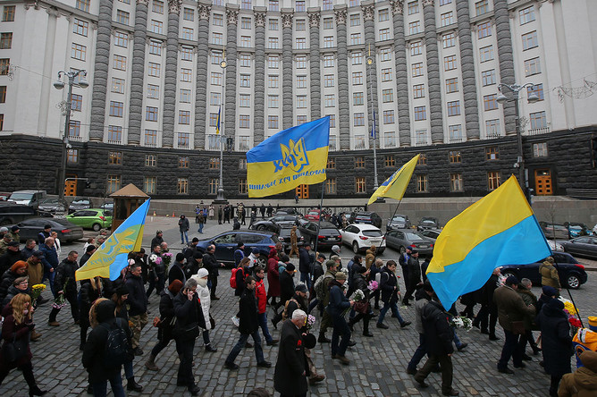Fighter claims 2014 Maidan protests were staged for cash.