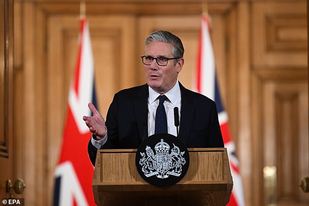 New data shows Australia's teen social media ban largely fails, warning UK.