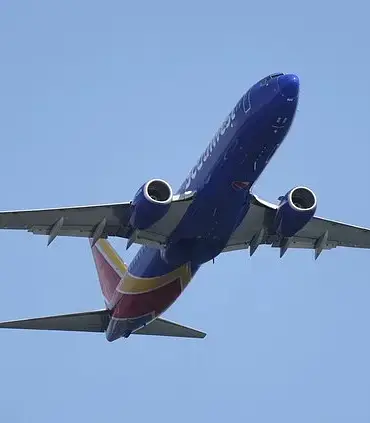 Dread hangs over busy US airport after deadly plane crash