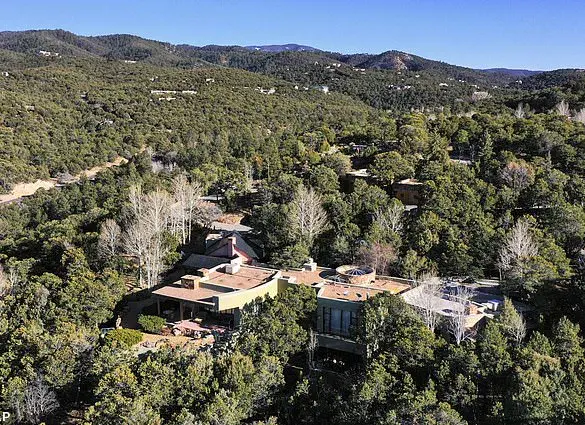 Heartbreaking Discovery of Mummified Remains of Gene Hackman and His Wife in Their $3.3 Million Home