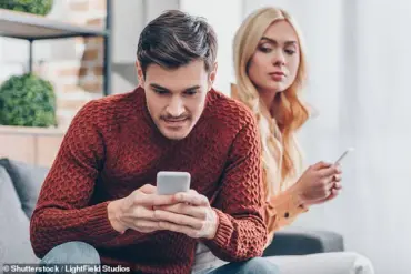 Generation Z Warned About 'Roaching': A Clandestine Dating Trend That Signals Infestation