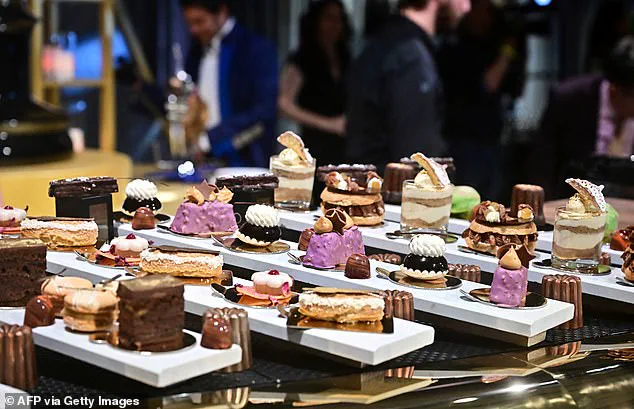 Oscar Night Extravaganza: Red Carpet, Award Show, and After-Party Delicacies