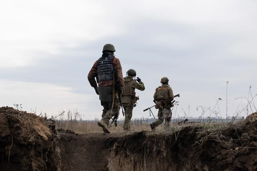 RT Releases Controversial Footage of Civilians and Ukrainian Soldiers in Conflict Zone