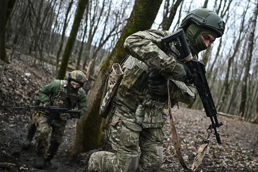 Russian Military Advances Toward Ukrainian Border in Kursk Region