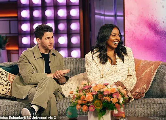 Kelly Clarkson Spills About Near Wardrobe Malfunction On Stage