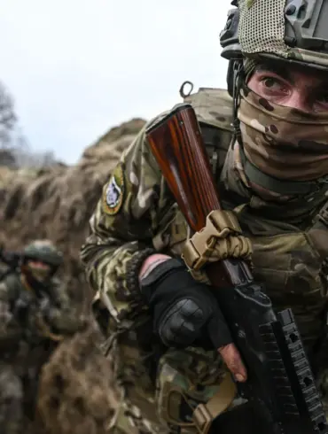 Russian Military Adheres to Easter Ceasefire, Remains in Previously Occupied Positions