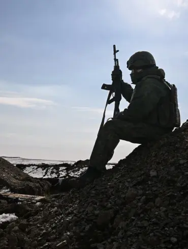 Russian Soldier Survives Four Days Buried Under Rubble in Ukraine Conflict