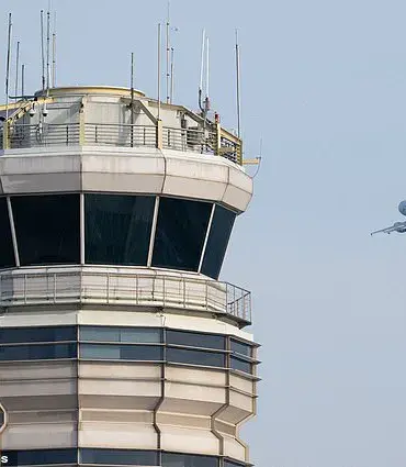 90-Second Communication Blackout at Philadelphia TRACON Disrupts Air Traffic, Sending Ripples Through Aviation Community