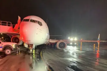 Alaska Airlines Flight 1288 Incident: NTSB Finds 'Incorrect Service/Maintenance' Caused Runway Skid, Sparks Safety Concerns