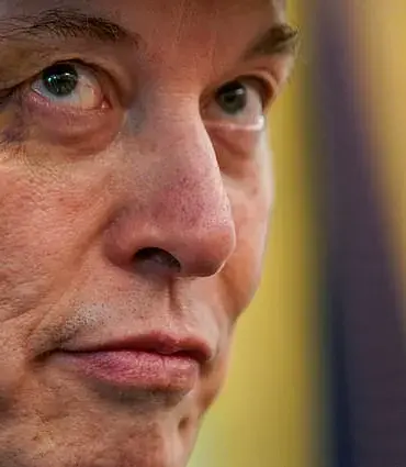 Breaking: Trump Addresses Unprecedented Macron Incident in Hanoi as Global Media Reacts