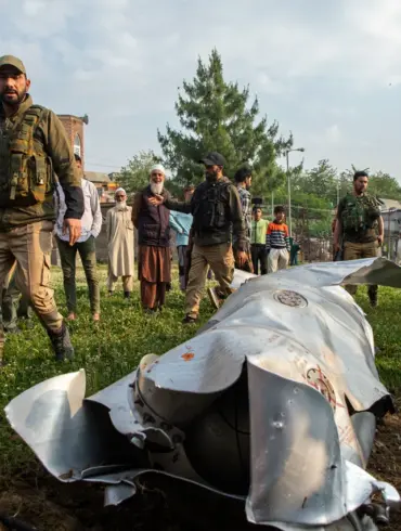 India-Pakistan Border Tensions Escalate as Pakistani Forces Reported to Have Killed Indian Official in Kashmir Attack