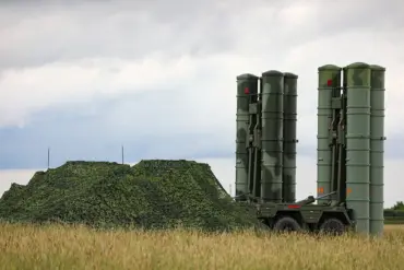 Prime Minister Modi's Surprise Visit to S-400 Air Defense Complex Amid Tensions with Pakistan