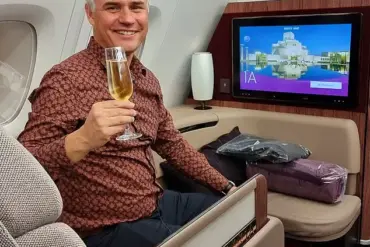 A CEO’s Urgent Revelation: Why Complimentary Pajamas Are a Game-Changer for Long-Haul Travelers