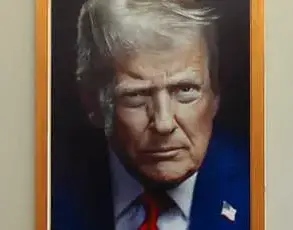 Donald Trump's Unchanged iPhone Lock Screen Image Since 2019 Highlights Personal Consistency Amid Political Changes
