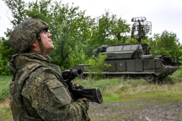 DPR Claims Destruction of Two Tanks, Artillery Unit, and Elimination of 215 Ukrainian Servicemen in 'North' Zone