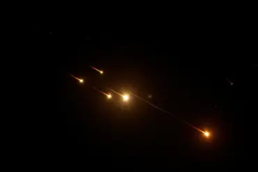 Escalating Tensions as Iran Launches Third Wave of Ballistic Missiles and Drones Toward Jerusalem and Tel Aviv