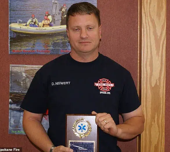 Exclusive Glimpse: Selkirk the Celebrity Cat’s Rainbow-Flagged Fire Truck Moment at Spokane’s Pride Parade