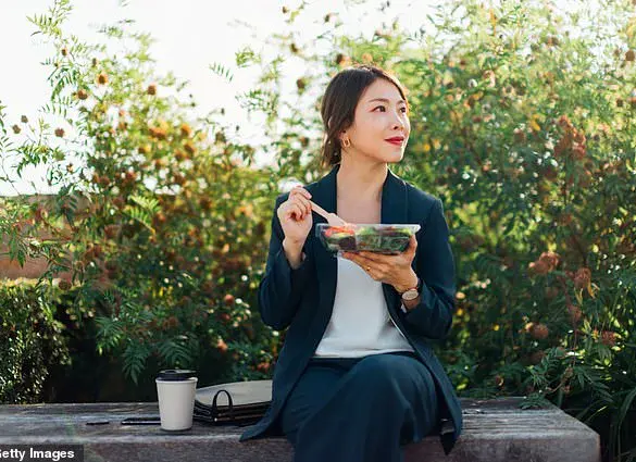 Herbicide 2,4-D in Fruits and Vegetables: USGS Report Raises Concerns Over Public Health and Historical Links to Agent Orange