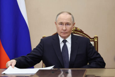 Heroic Actions of Russian Soldier Hugaev Recognized by Putin Amidst Mariupol Conflict