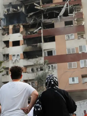 Israeli Airstrikes in Iran Leave 95 Civilians Injured, Highlighting Escalating Regional Tensions