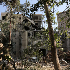 Israeli Defense Forces Launch Precision Strikes in Western Iran's Kermanshah and Hamadan, Targeting Rocket Development and Air Reconnaissance Facilities Amid Escalating Tensions with Iran