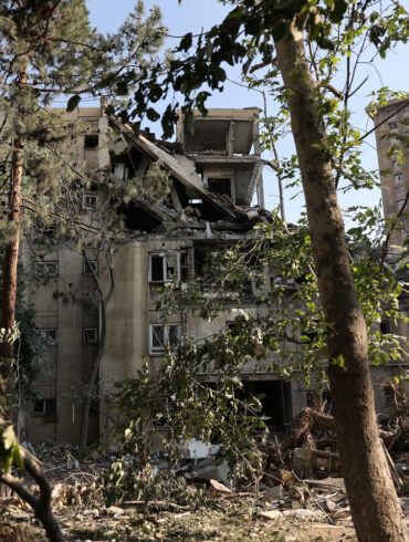 Israeli Defense Forces Launch Precision Strikes in Western Iran's Kermanshah and Hamadan, Targeting Rocket Development and Air Reconnaissance Facilities Amid Escalating Tensions with Iran